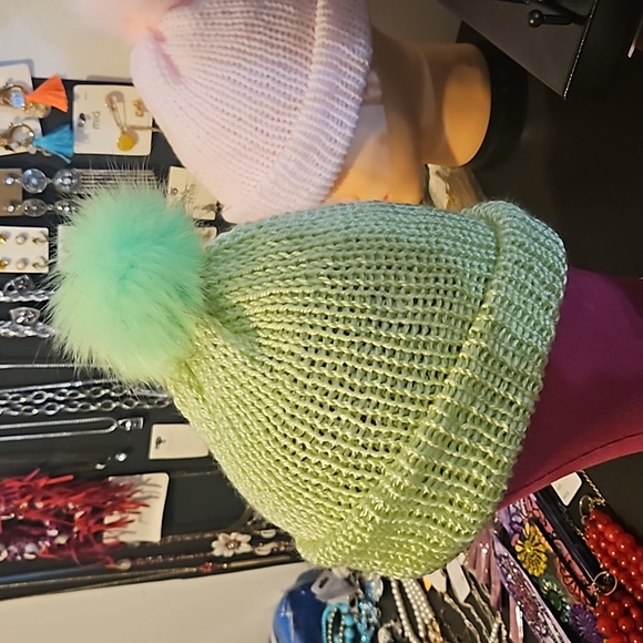 Hand made green hat with pompom - Picture 1 of 3